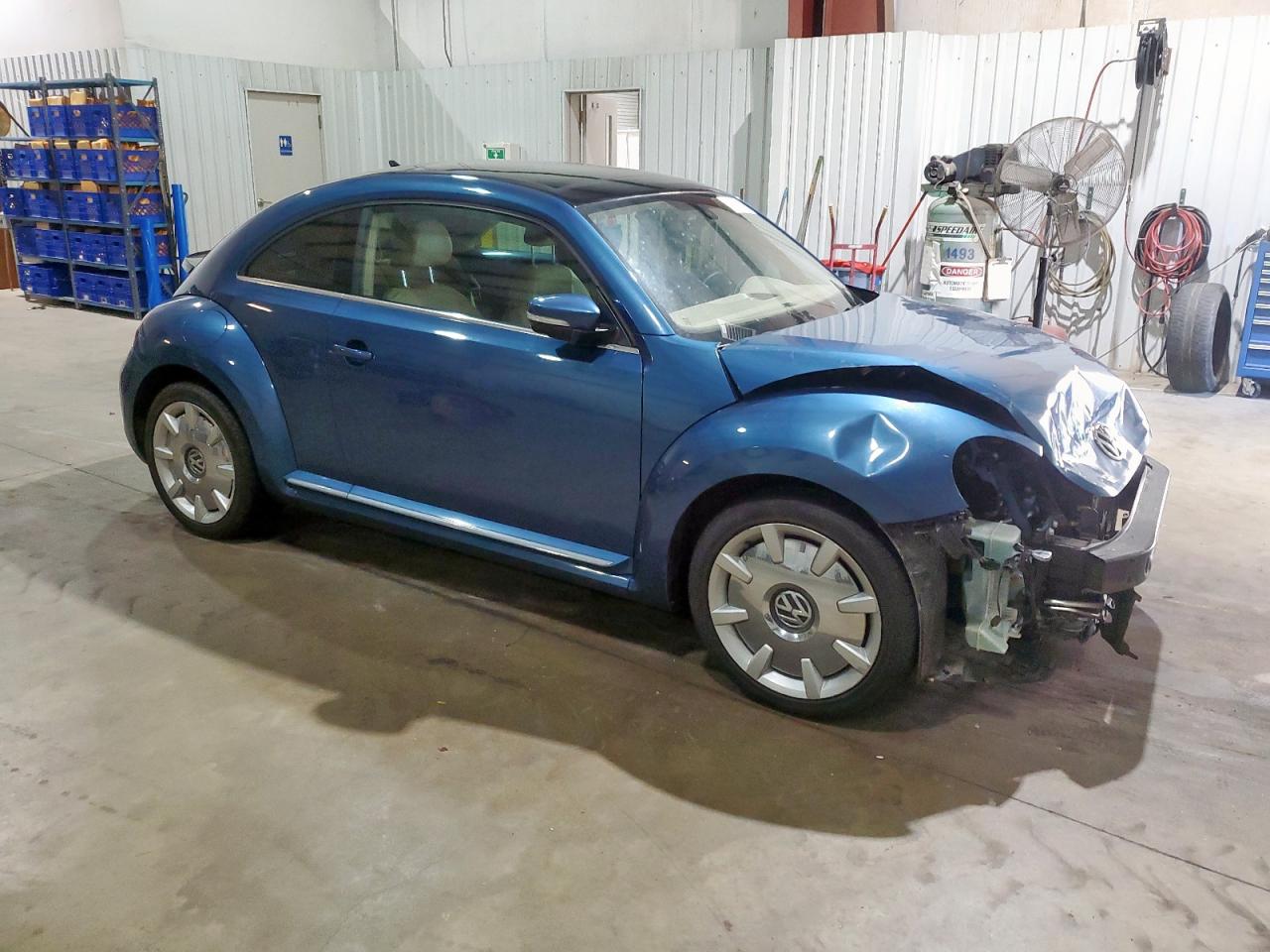 VOLKSWAGEN BEETLE SE