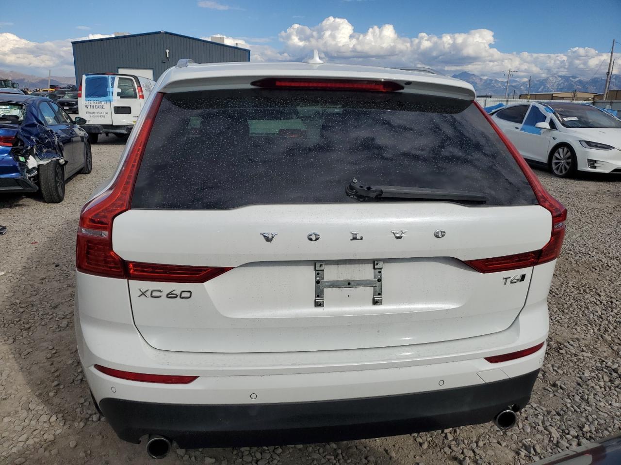 VOLVO XC60 T6 MOMENTUM