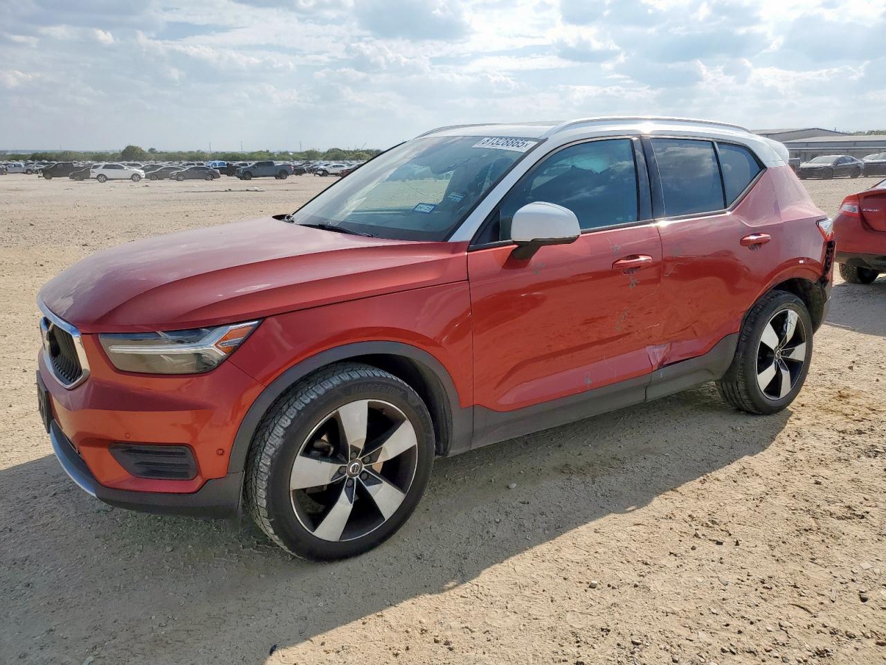 VOLVO XC40 T5 MOMENTUM