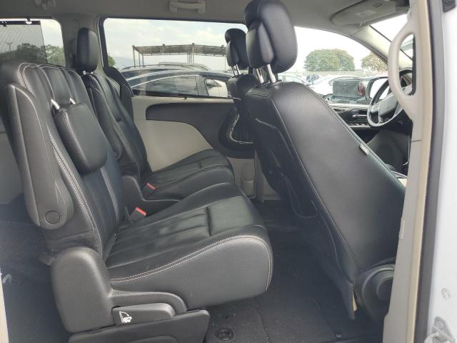2015 CHRYSLER TOWN & COU 2C4RC1BG2FR756183
