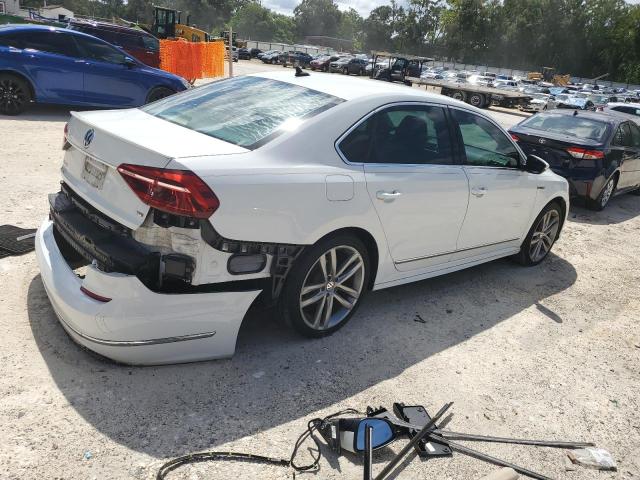 2017 VOLKSWAGEN PASSAT R-L 1VWDT7A3XHC019124