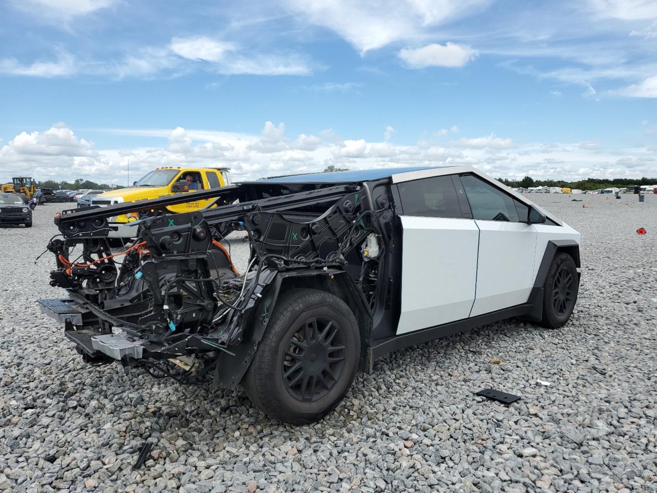 TESLA CYBERTRUCK