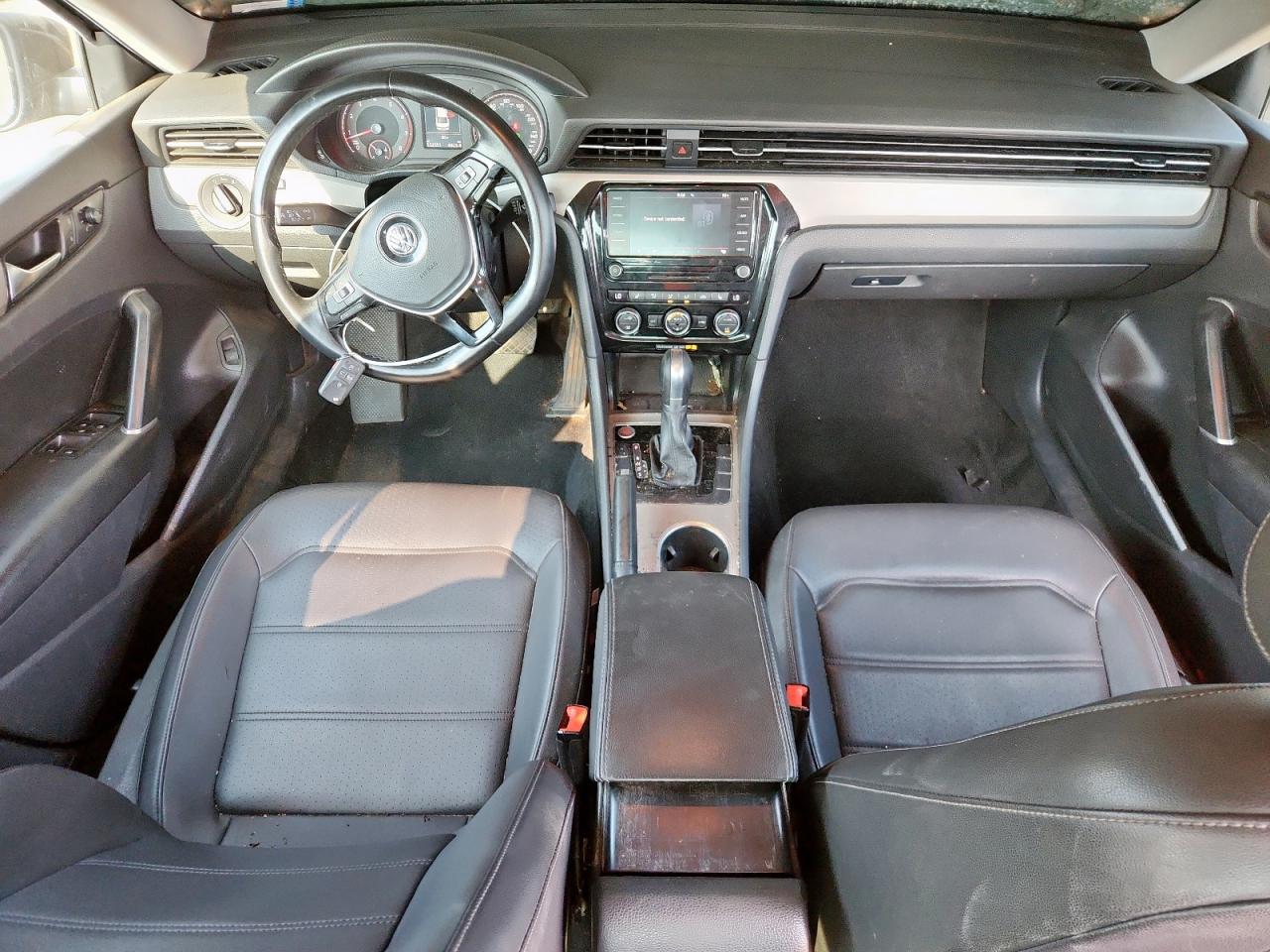 VOLKSWAGEN PASSAT SE