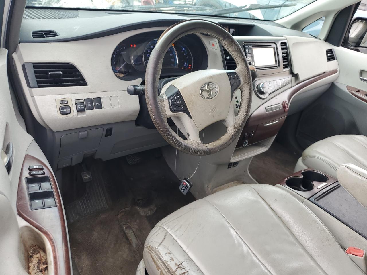 Lot #3255385416 2014 TOYOTA SIENNA XLE