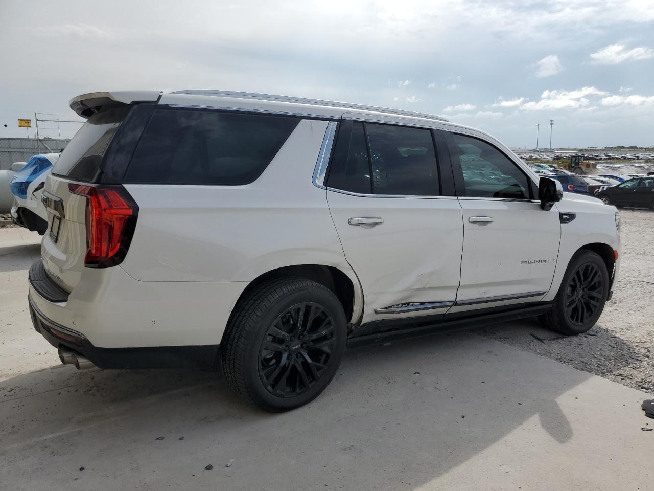 GMC YUKON DENALI ULTIMATE