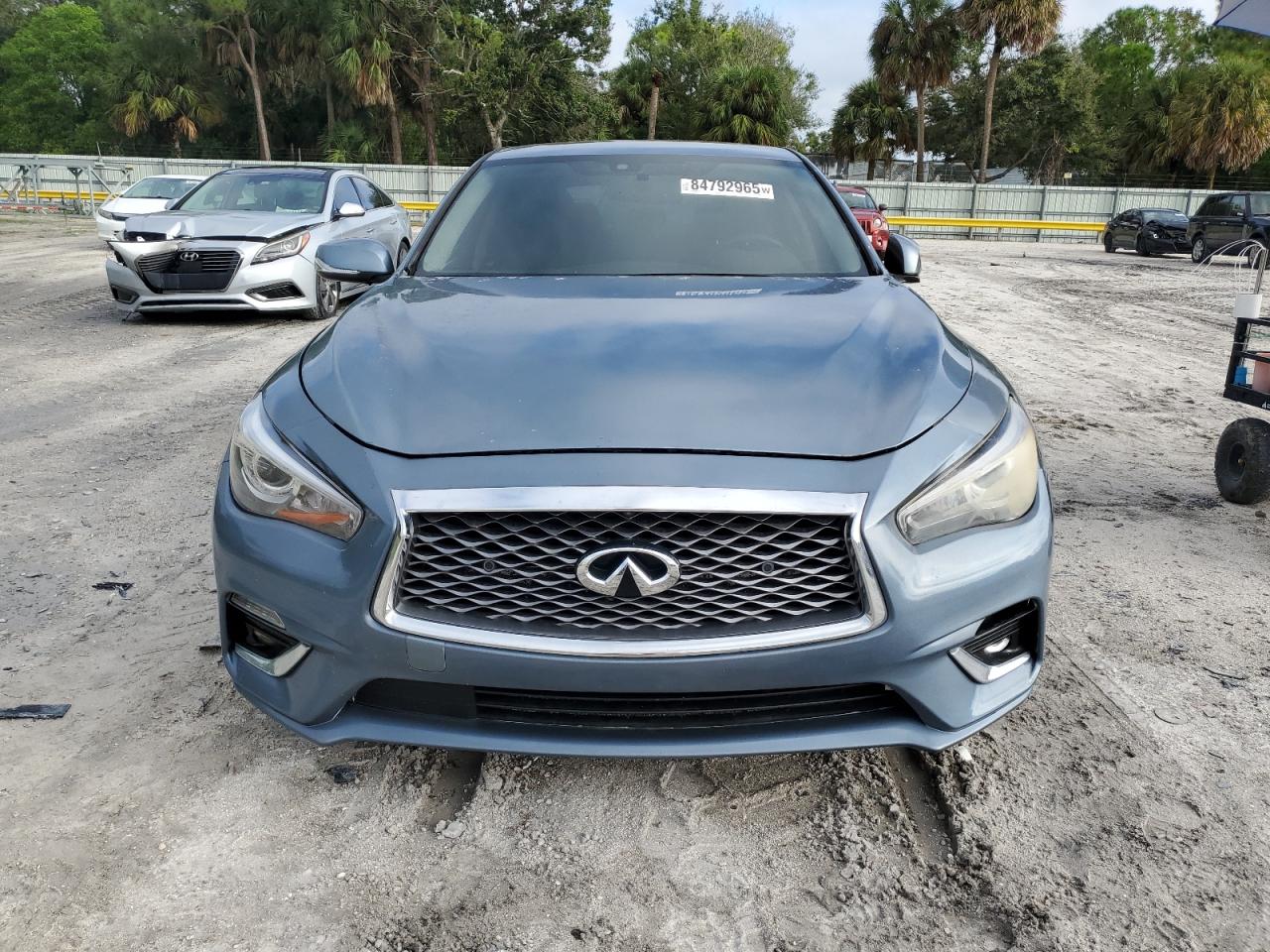 INFINITI Q50 LUXE