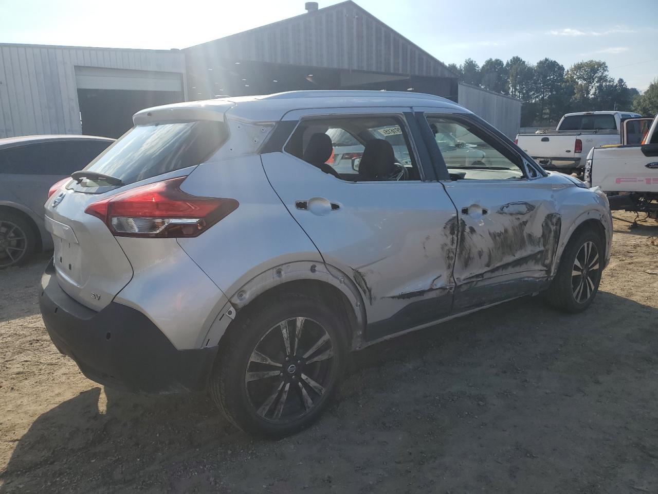 NISSAN KICKS SV