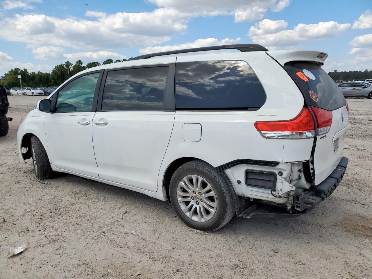 TOYOTA SIENNA XLE