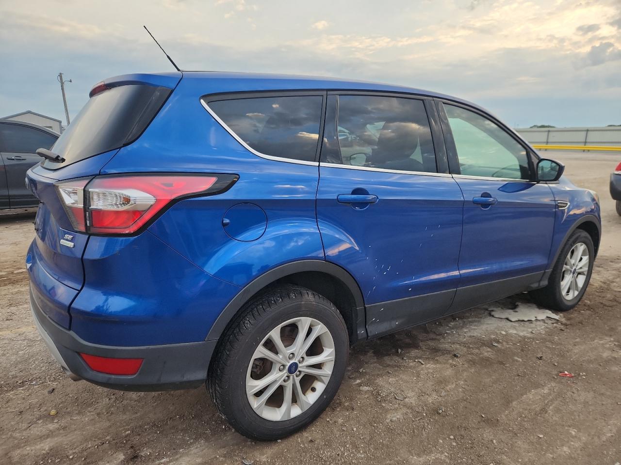 FORD ESCAPE SE