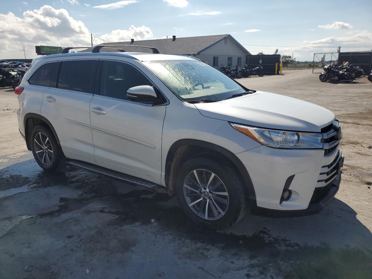 TOYOTA HIGHLANDER SE