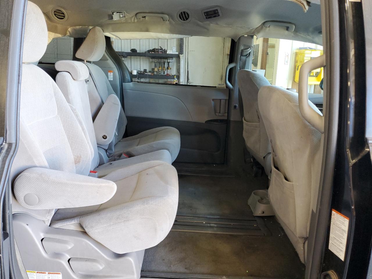 Lot #3292704594 2017 TOYOTA SIENNA LE