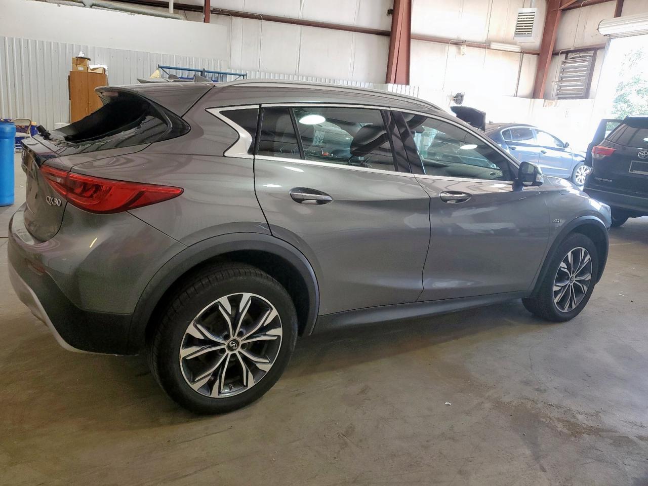 INFINITI QX30 BASE