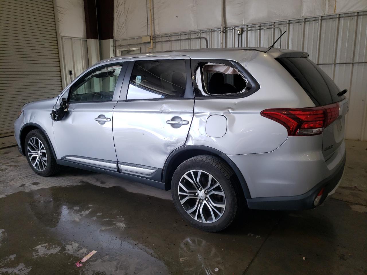 MITSUBISHI OUTLANDER SE