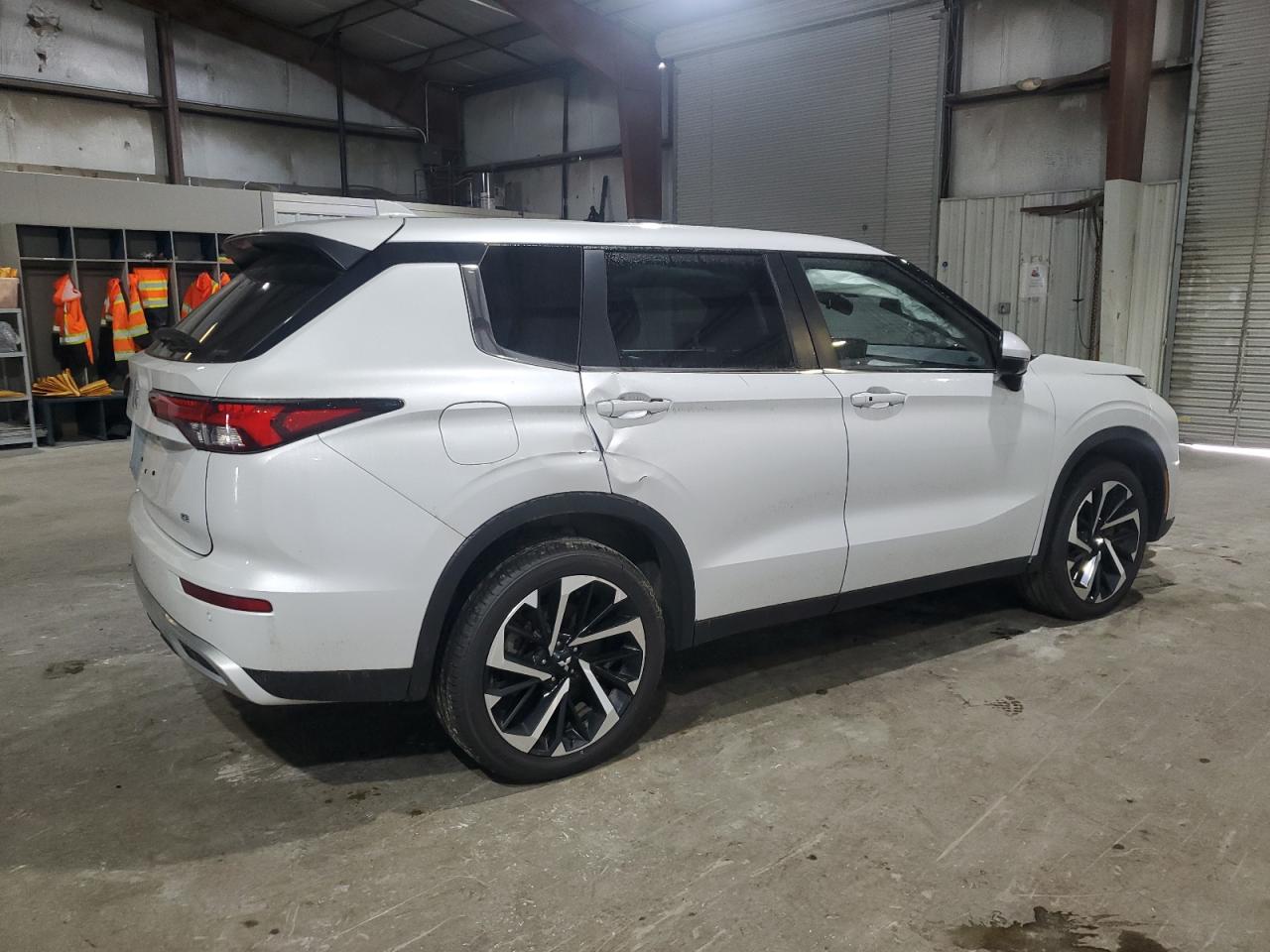 MITSUBISHI OUTLANDER SE