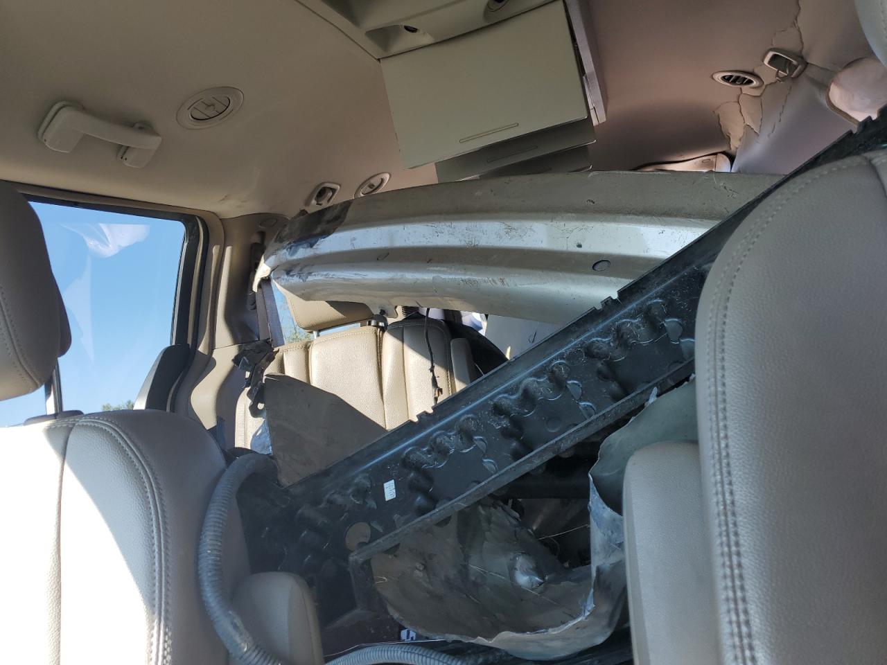 CHRYSLER TOWN & COUNTRY TOURING L