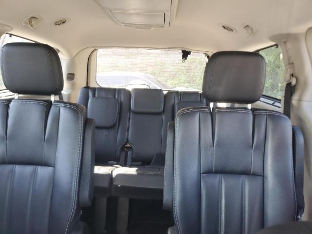 2015 CHRYSLER TOWN & COU 2C4RC1BG6FR602379