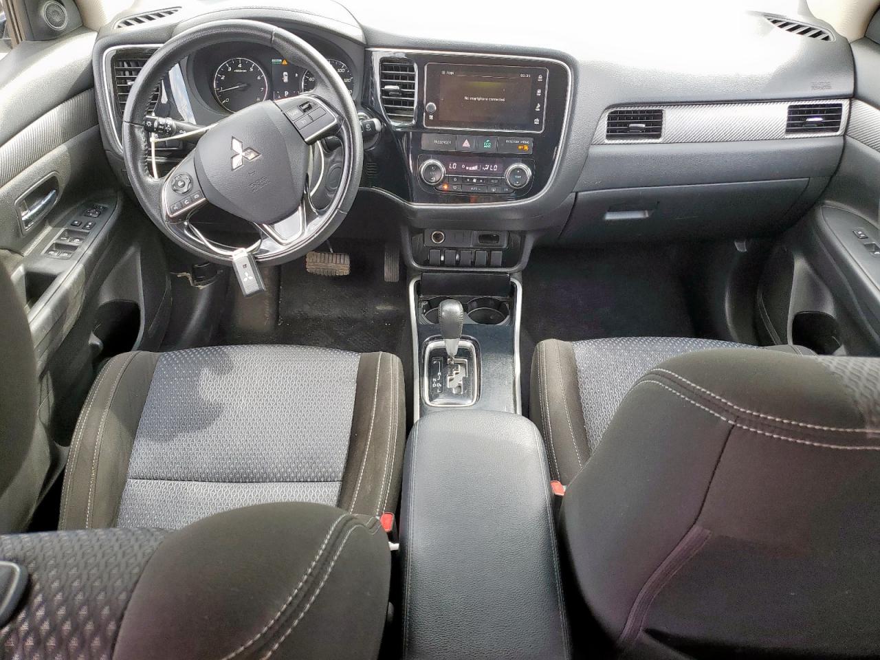 MITSUBISHI OUTLANDER SE