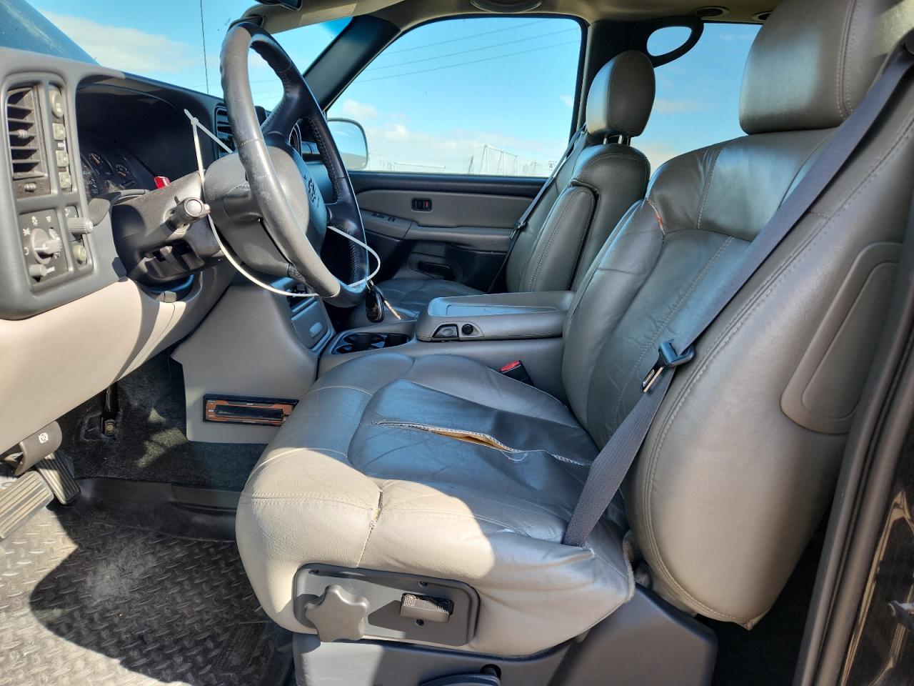 Lot #3297167553 2002 CHEVROLET SUBURBAN 1