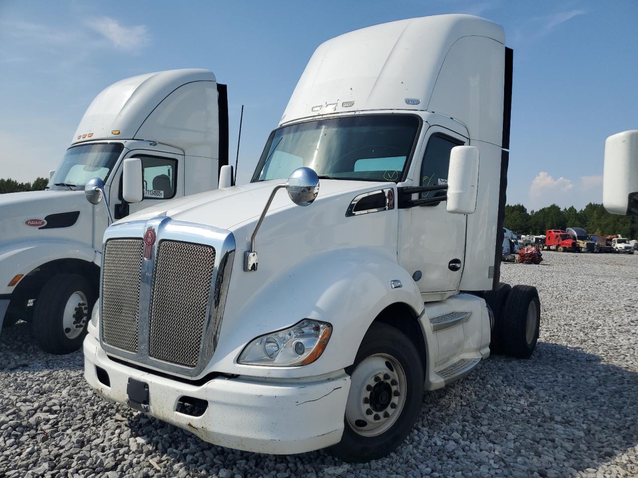 Lot #3259458108 2015 KENWORTH T680