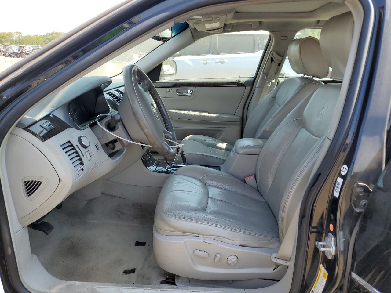 CADILLAC DTS LUXURY COLLECTION