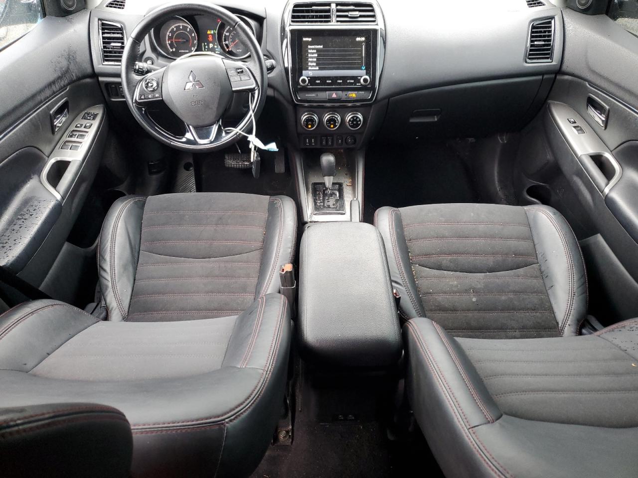 MITSUBISHI OUTLANDER SE