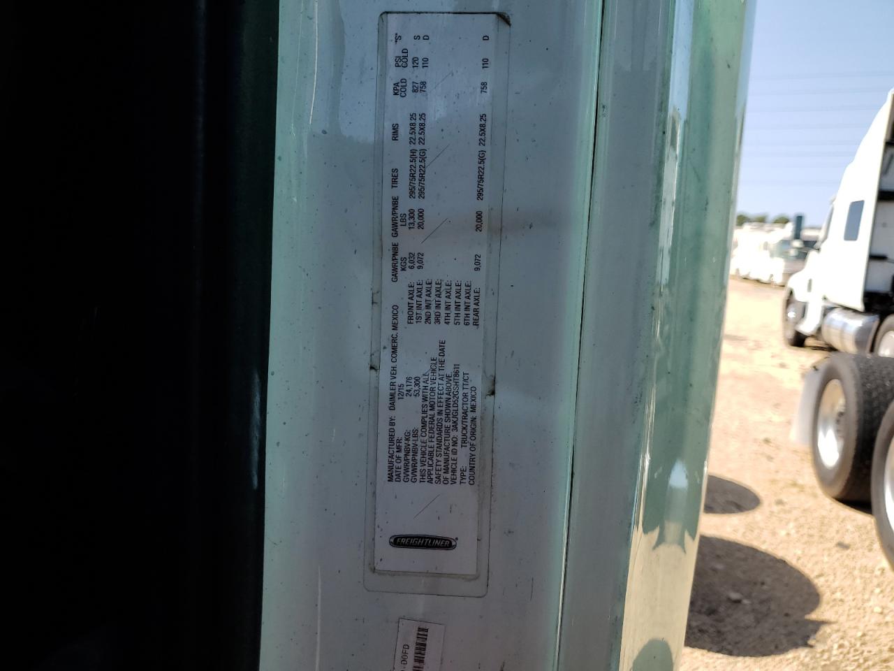 Lot #3255393391 2016 FREIGHTLINER CASCADIA 1