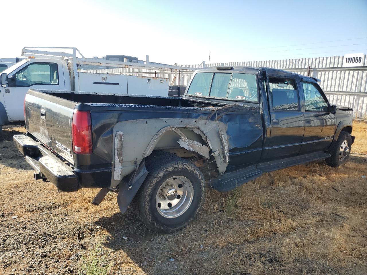 Lot #3284727583 1996 CHEVROLET GMT-400 K3500