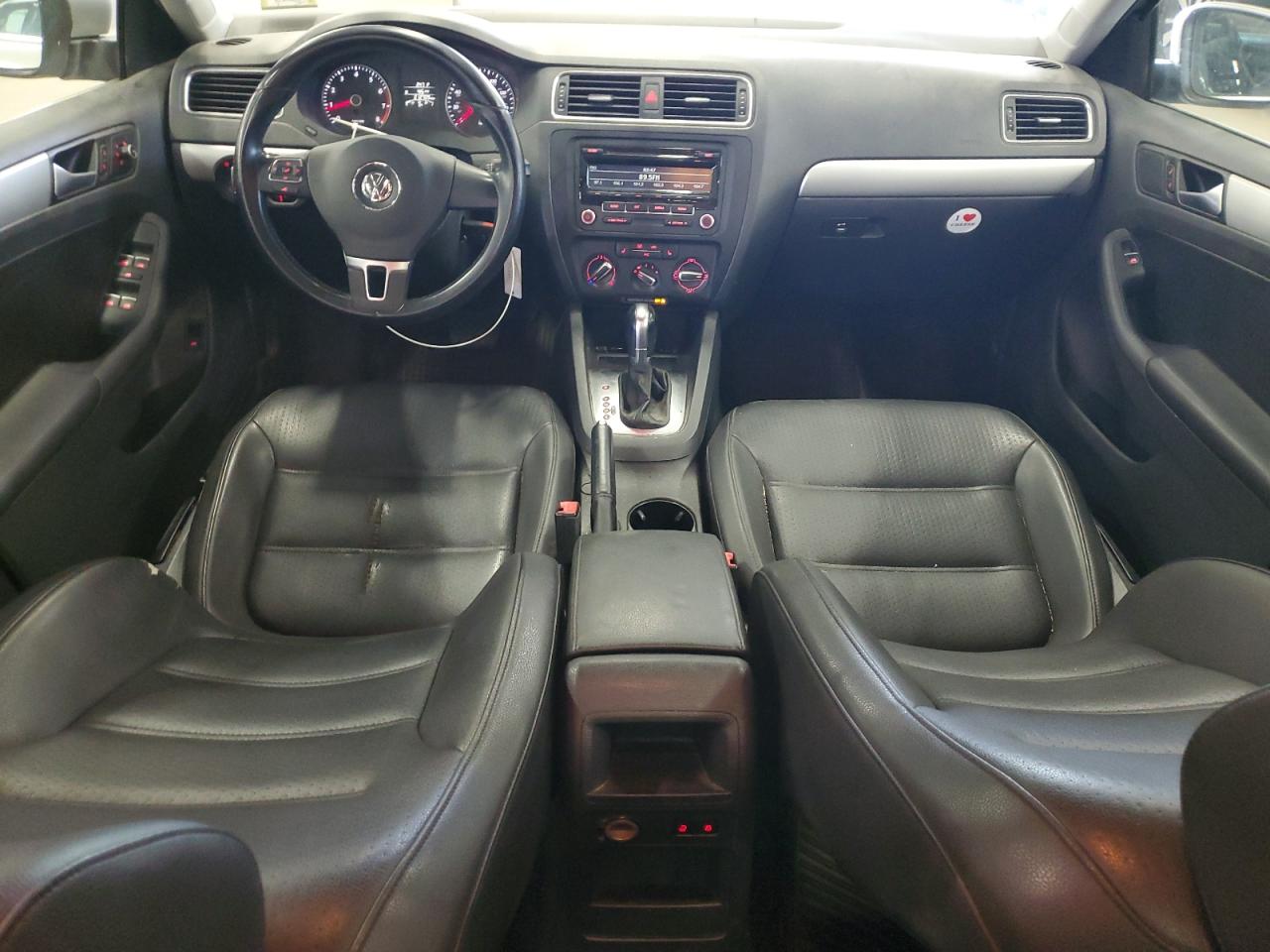 VOLKSWAGEN JETTA SE
