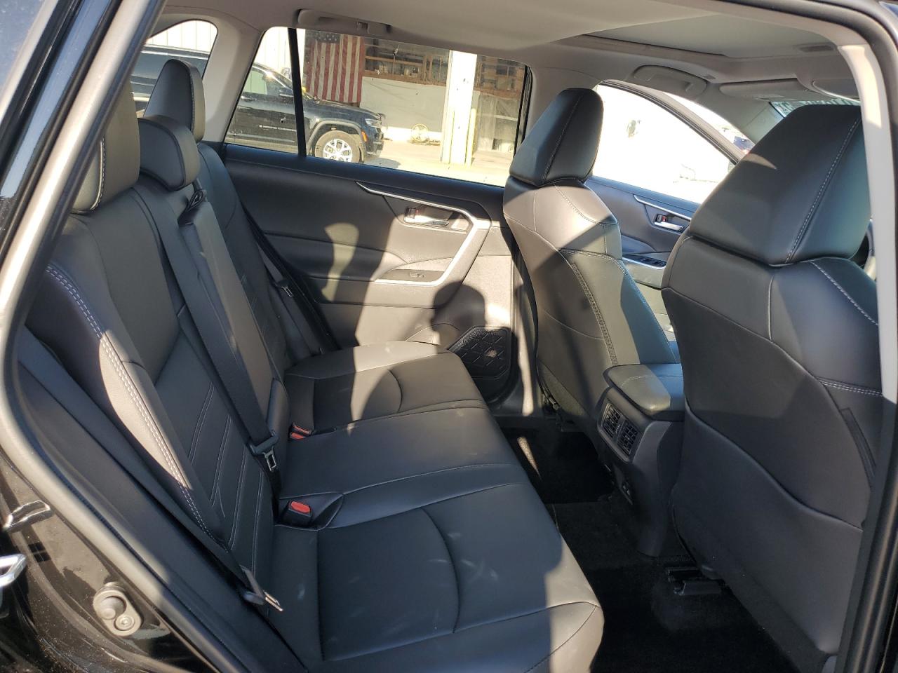 TOYOTA RAV4 XLE PREMIUM