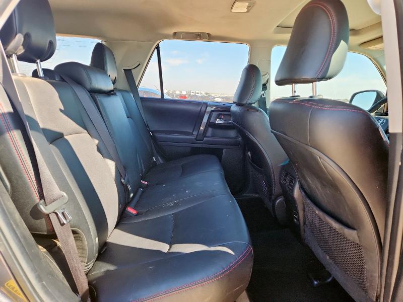 2018 TOYOTA 4RUNNER SR - JTEBU5JR4J5533556