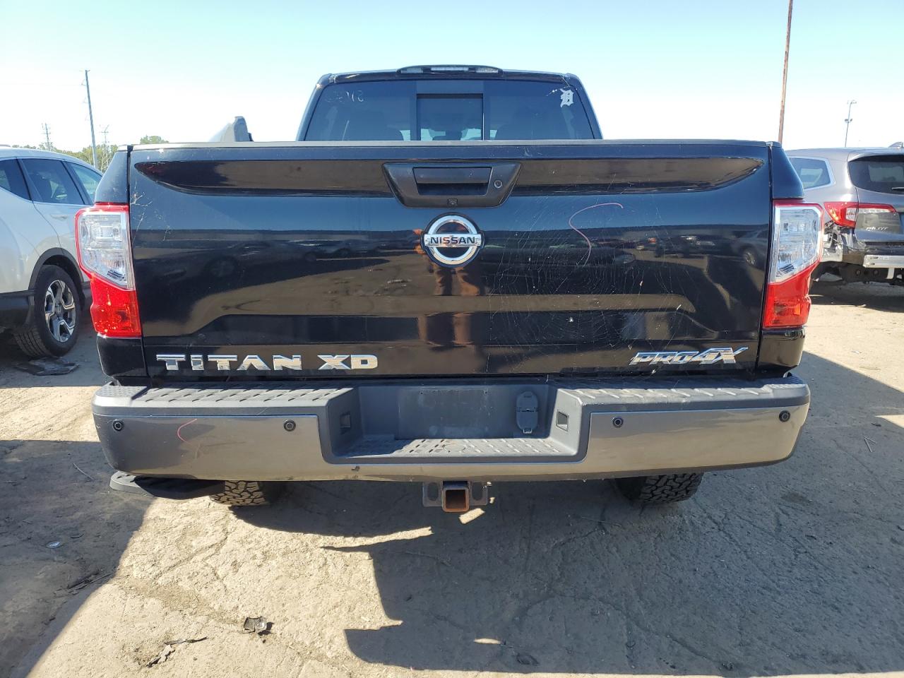 NISSAN TITAN SL