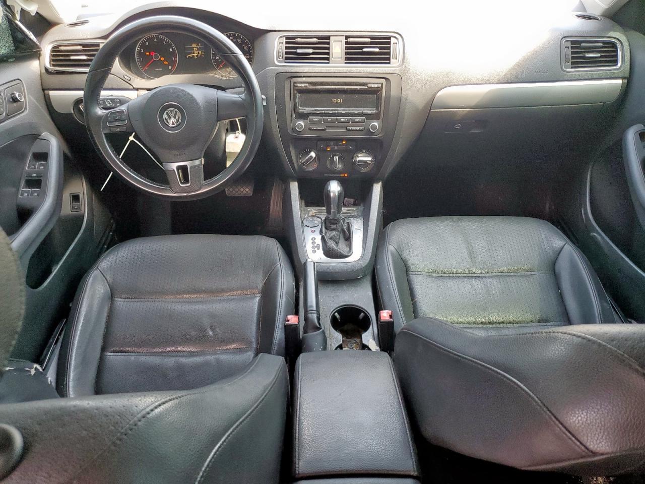 VOLKSWAGEN JETTA SE