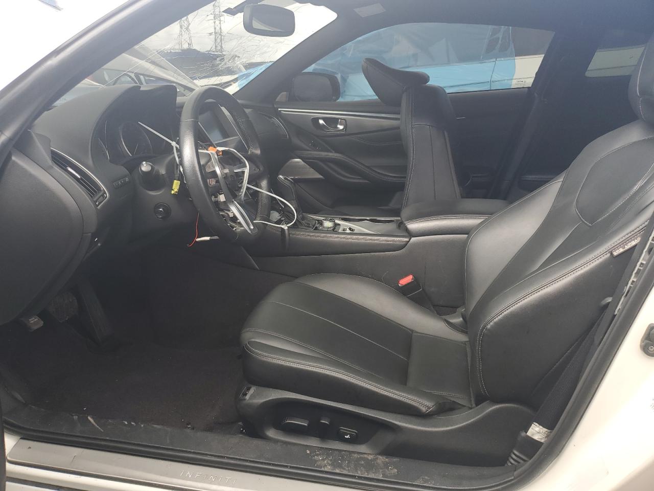 INFINITI Q60 LUXE 300