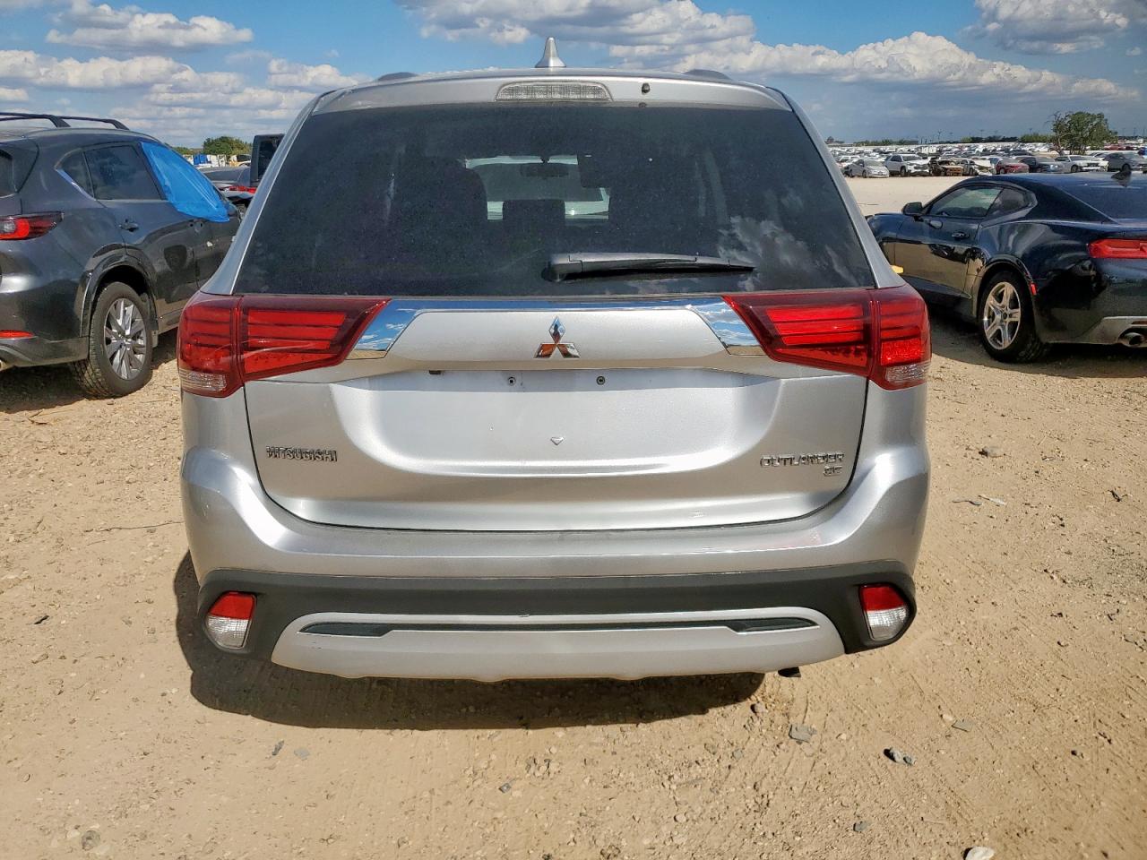 MITSUBISHI OUTLANDER SE