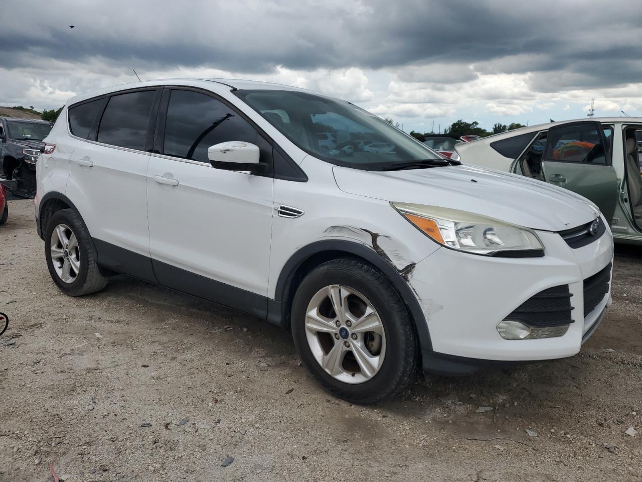 FORD ESCAPE SE