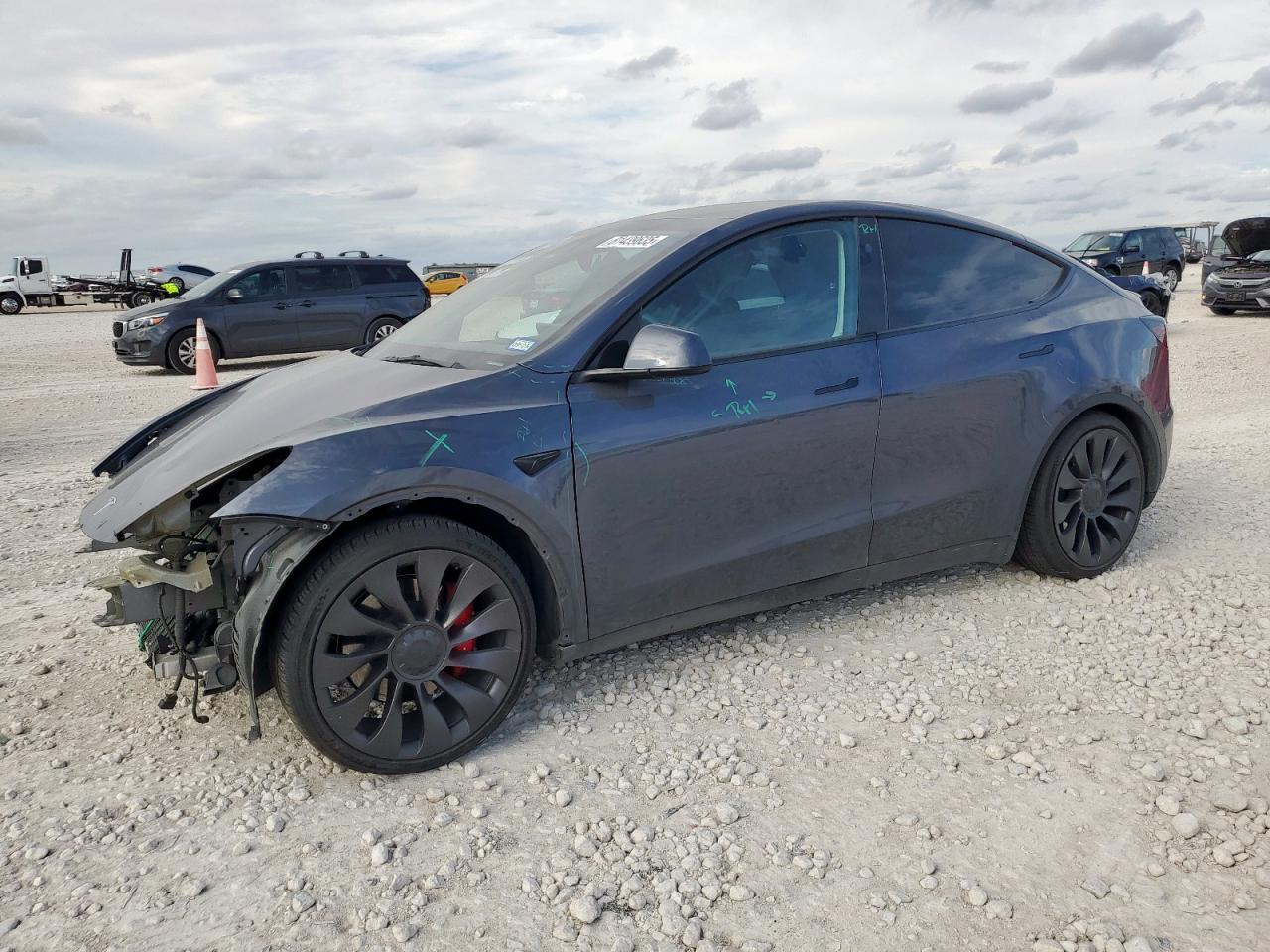 TESLA MODEL Y