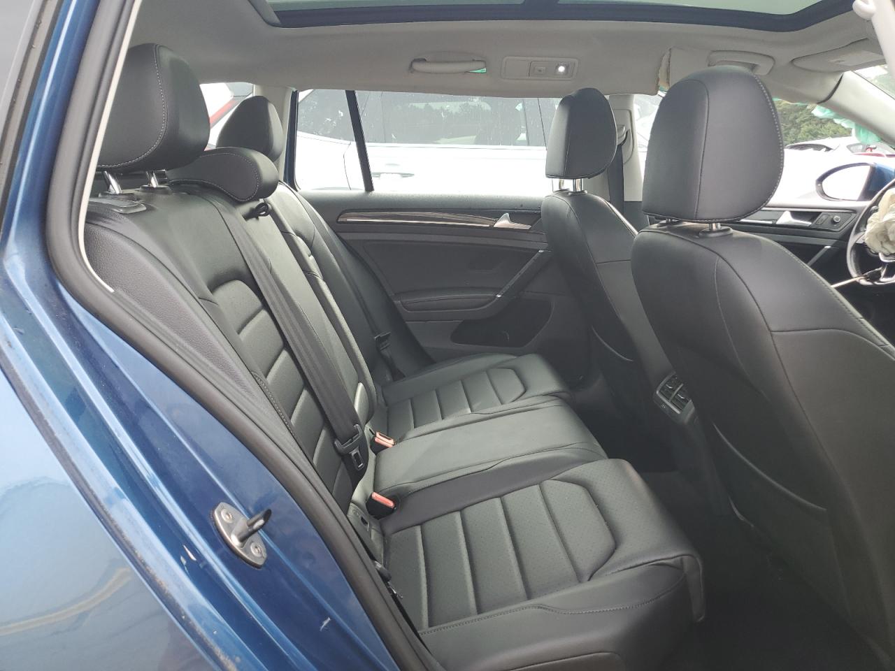 VOLKSWAGEN GOLF SPORTSVAN S