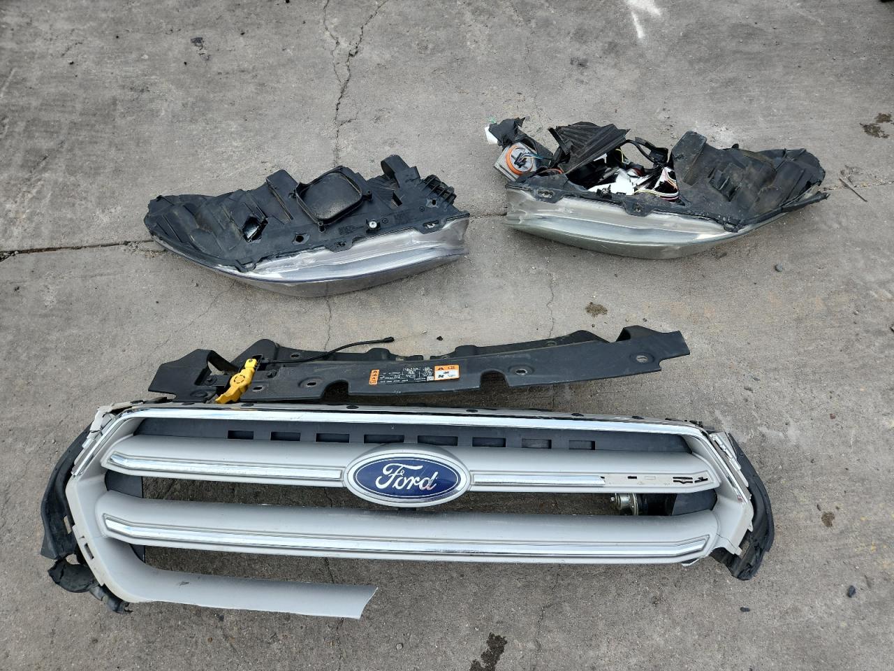 FORD ESCAPE TITANIUM