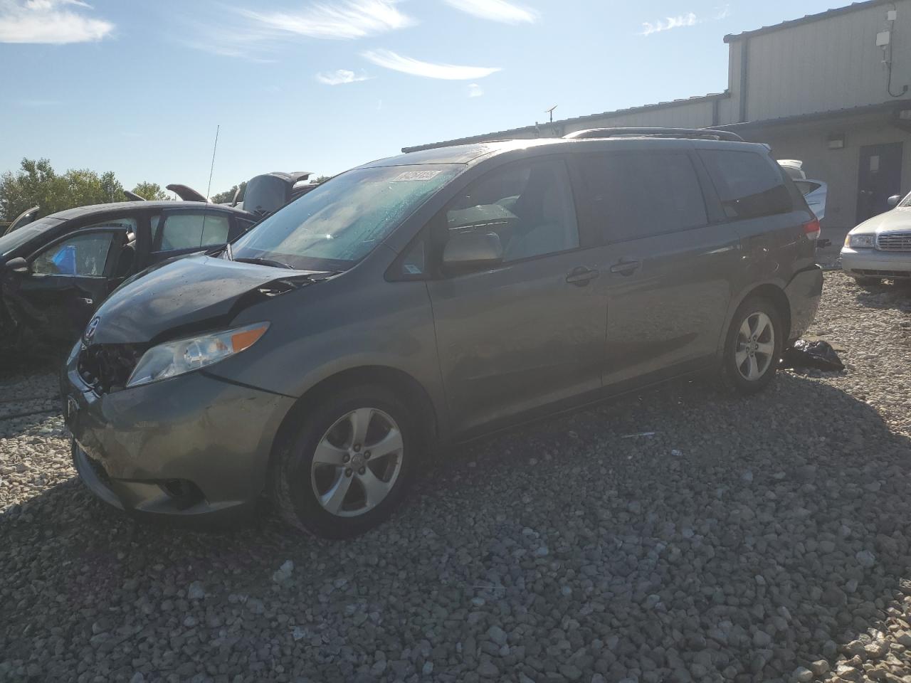  Salvage Toyota Sienna