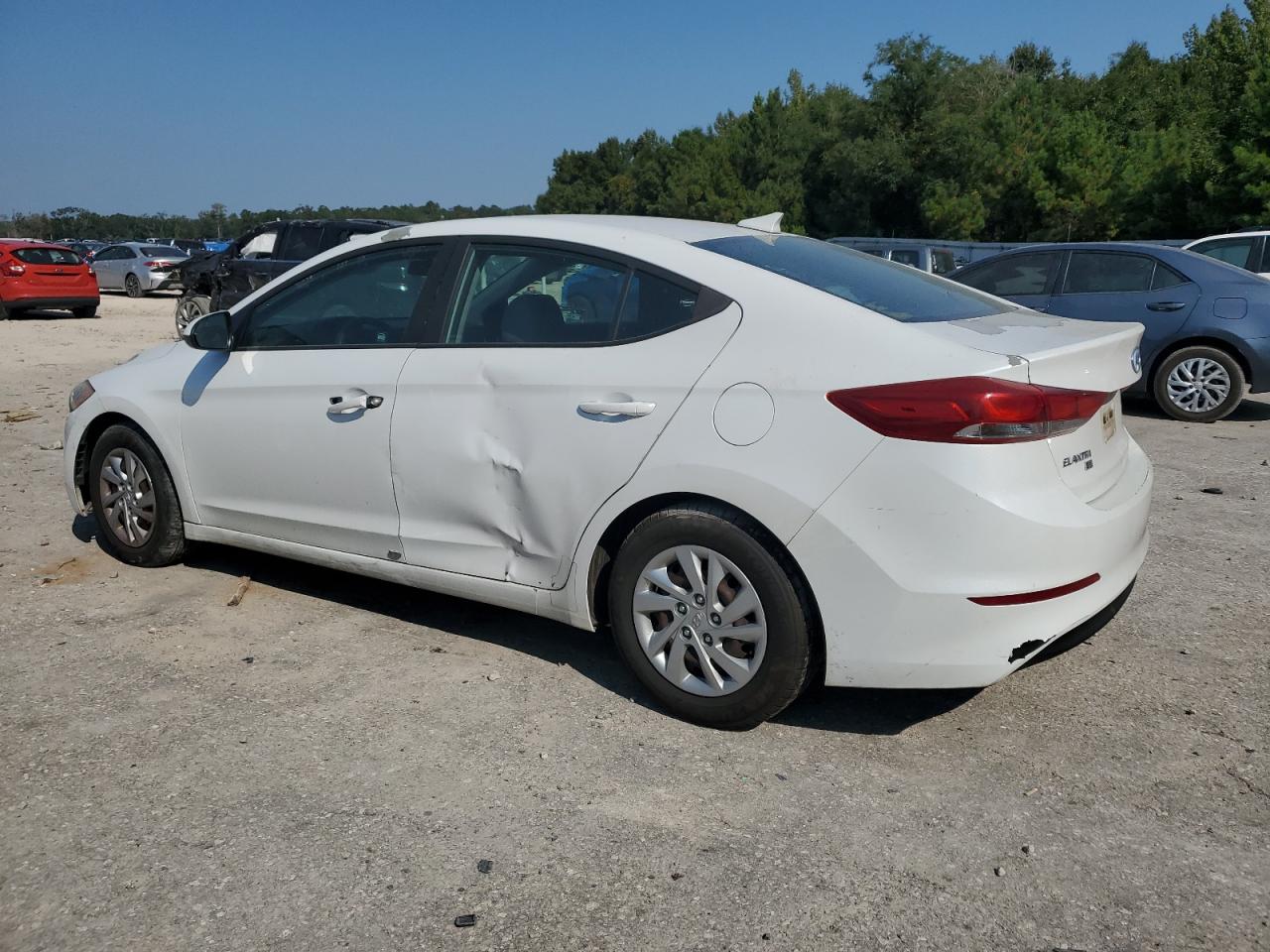 HYUNDAI ELANTRA SE