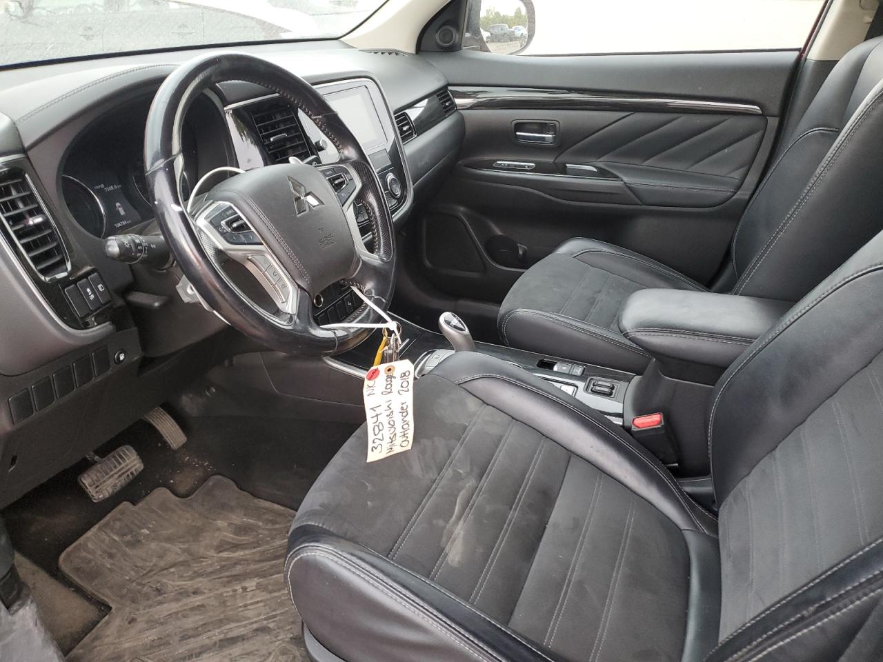 MITSUBISHI OUTLANDER SE