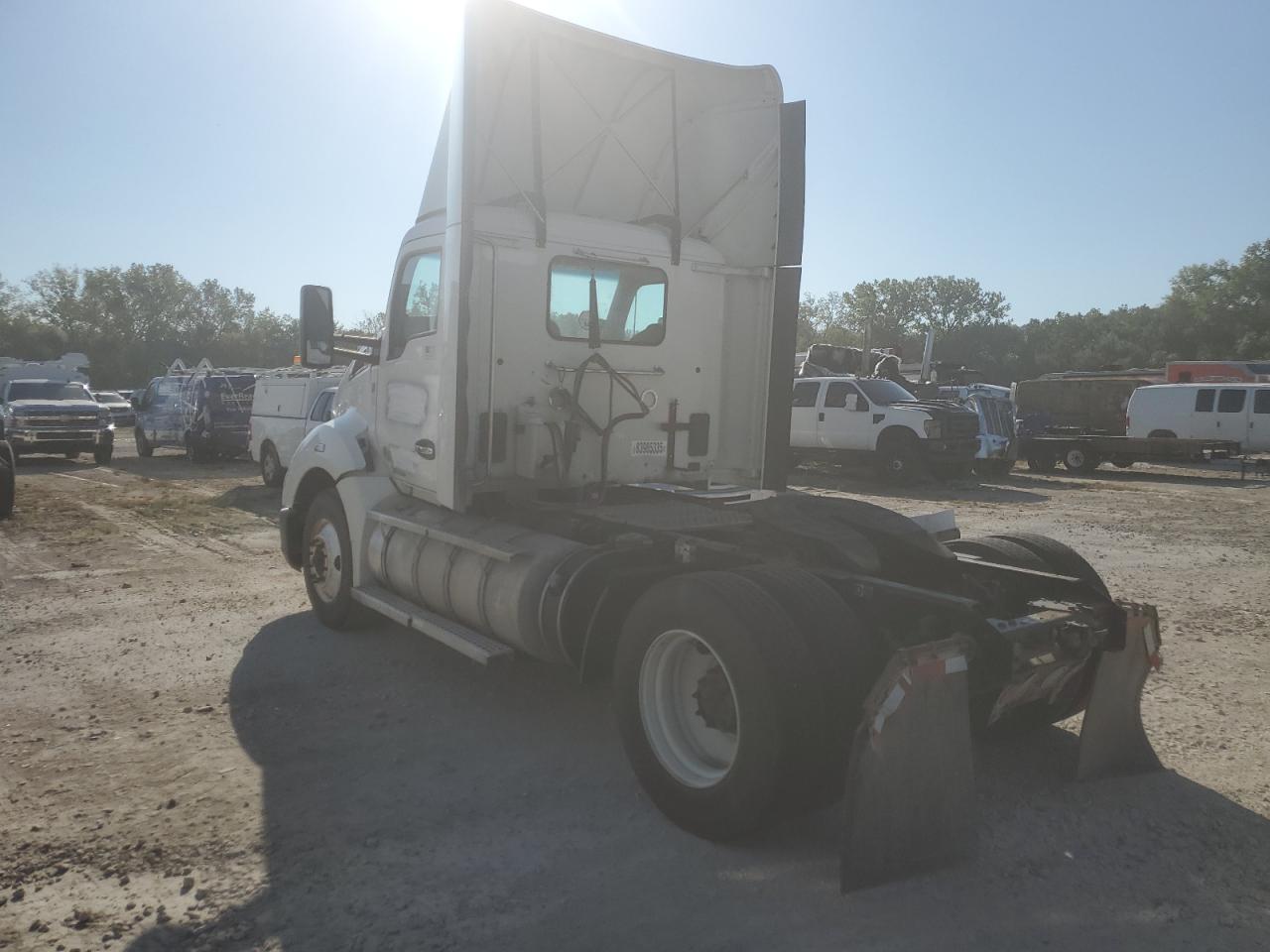 Lot #3266057329 2017 KENWORTH T680