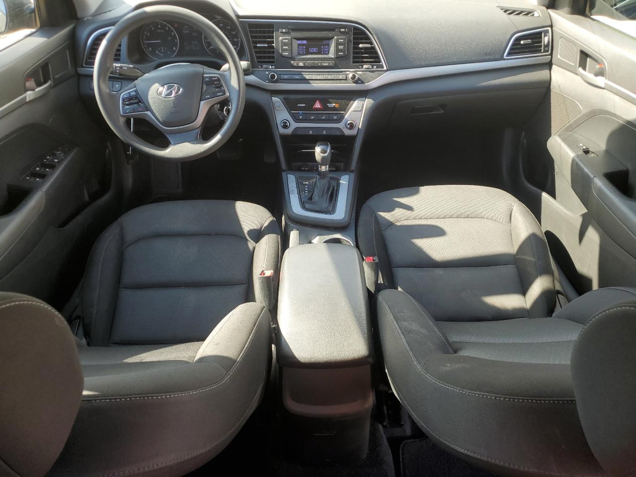 HYUNDAI ELANTRA SE