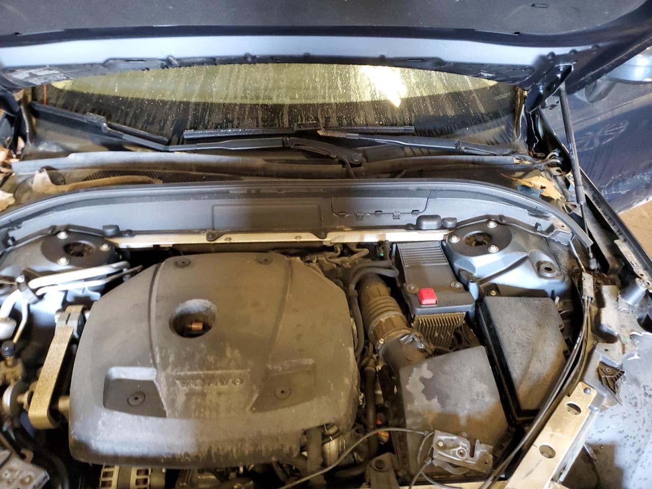 VOLVO XC60 T6 MOMENTUM