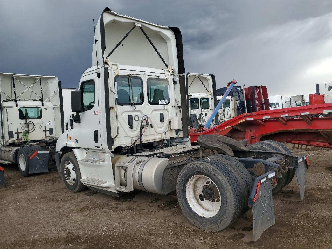 Lot #3246032188 2017 FREIGHTLINER CASCADIA 1