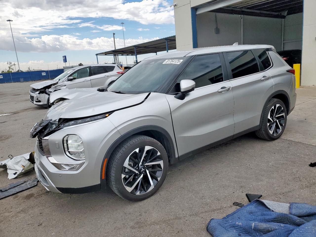 MITSUBISHI OUTLANDER SE