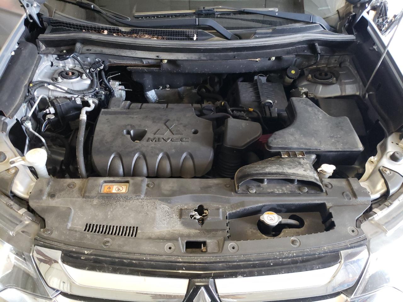 MITSUBISHI OUTLANDER SE