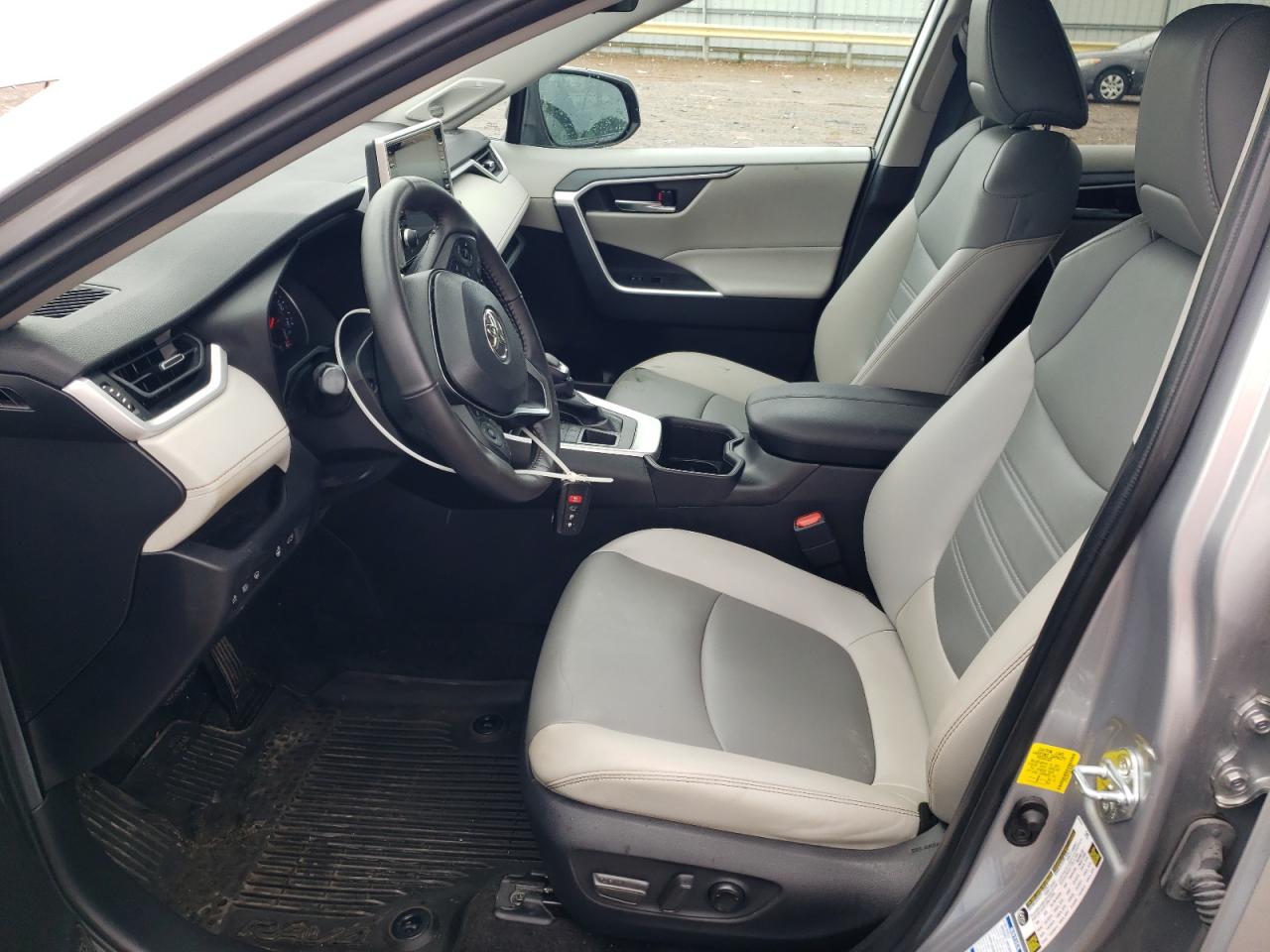 TOYOTA RAV4 XLE PREMIUM