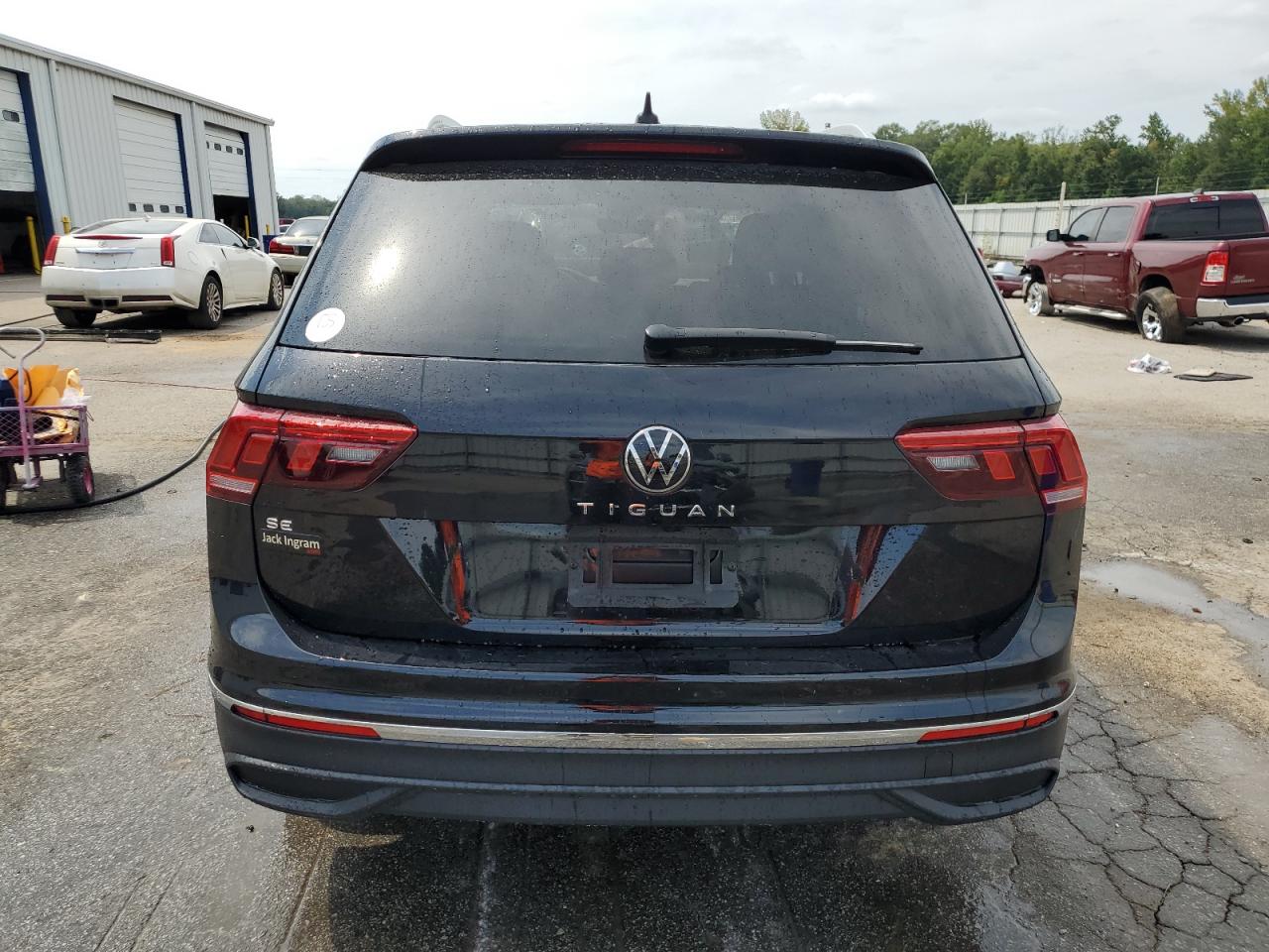 VOLKSWAGEN TIGUAN SE