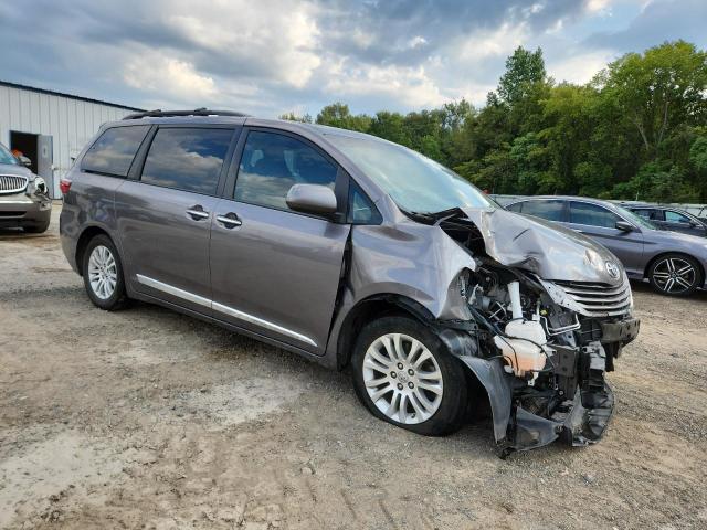 2017 TOYOTA SIENNA XLE 5TDYZ3DC3HS866704